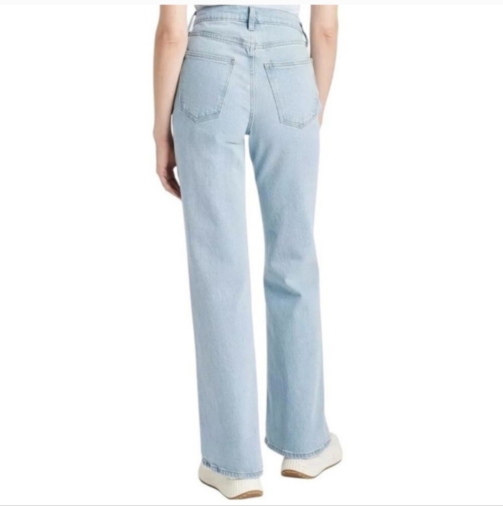 Women's High Rise Flare Jeans - Light Wash Denim - Universal Threads - 6L - Picture 2 of 16
